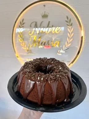 Bolo de chocolate com brigadeiro cremoso