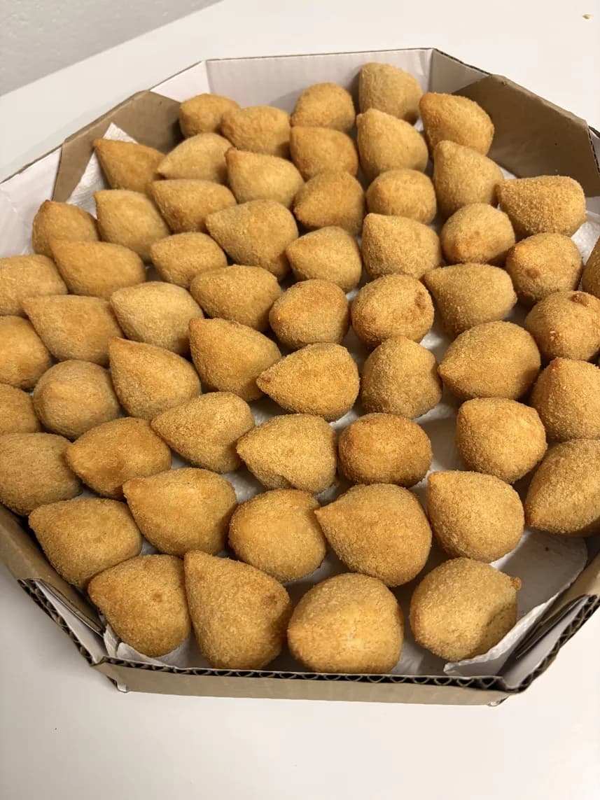 20 coxinhas fritas na hora